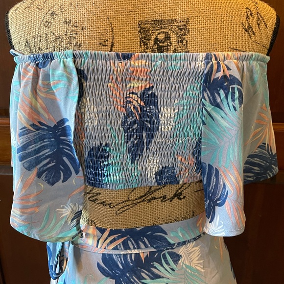 Estro Small Tropical Wrap skirt and Matching Bandeau - Picture 7 of 12